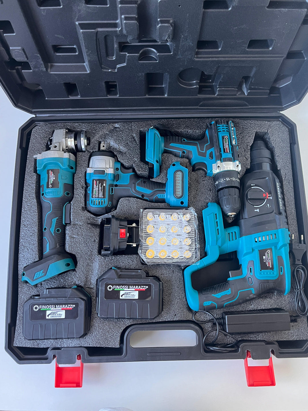 Kit Professionale 4 in  1 Con Faro Led Omaggio